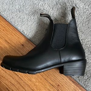 BRAND NEW Blundstone Black Leather Booties